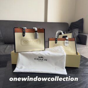 Field Tote 30 with Coach Badge