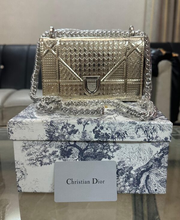 DIOR