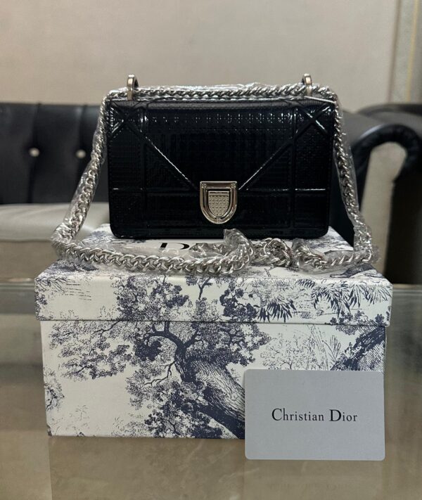 DIOR