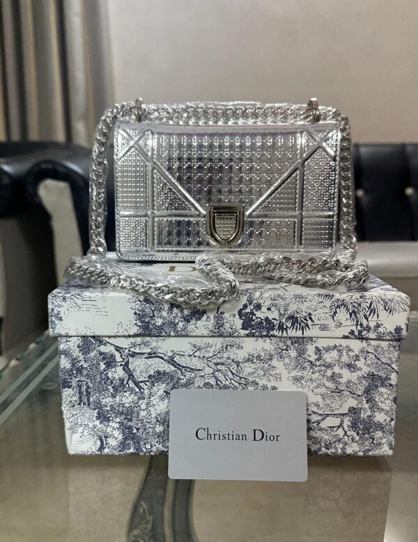 DIOR