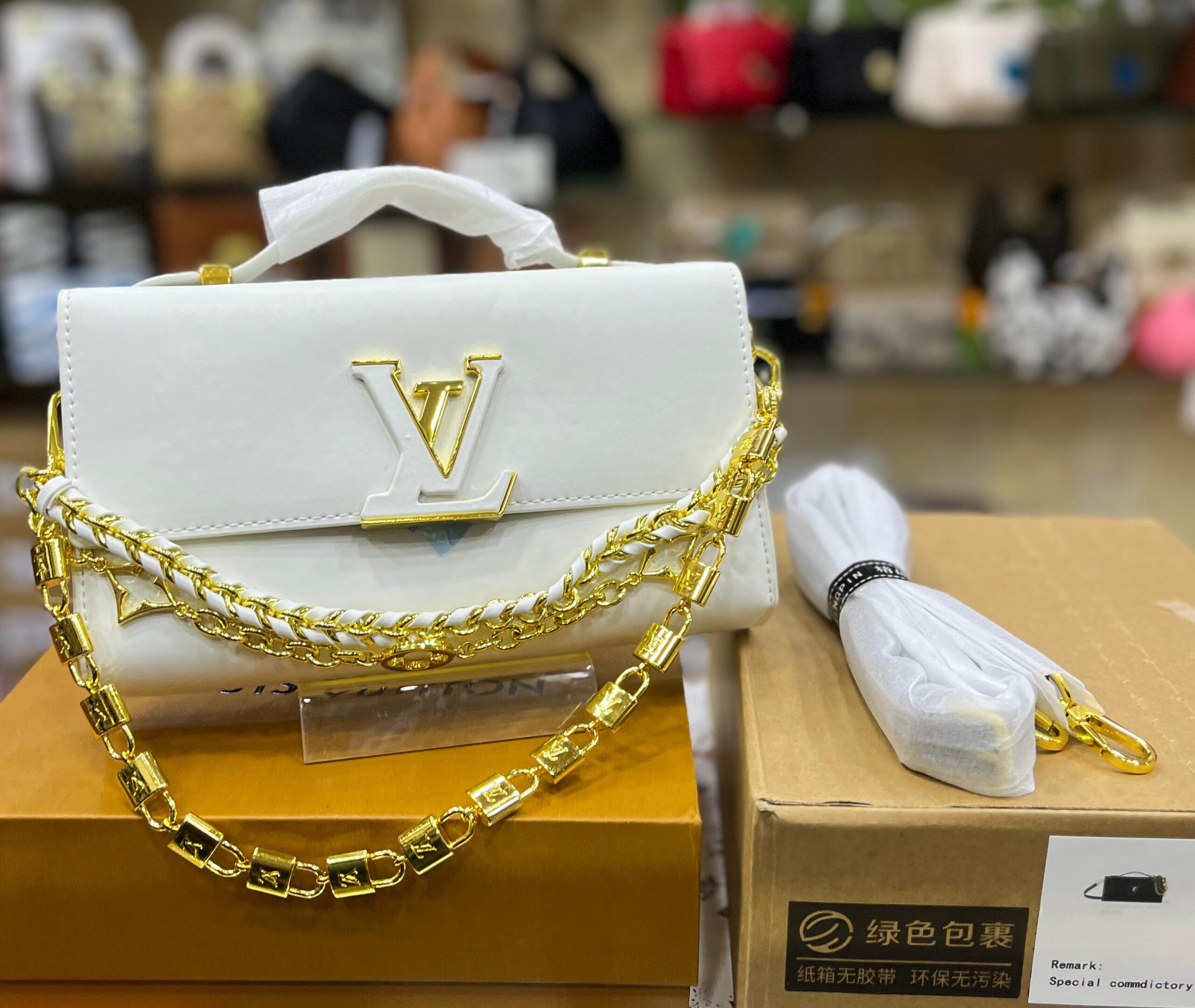 Louis Vuitton 2 Louis Vuitton