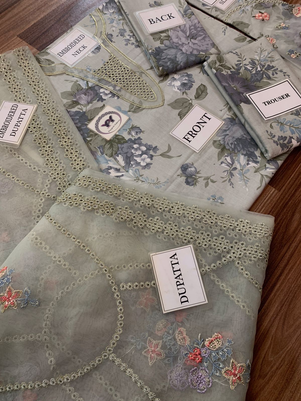 Baroque luxury lawn 3 piece suit (1) Baroque luxury lawn 3 piece suit