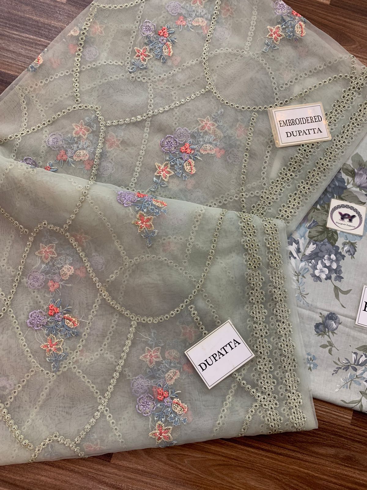 Baroque luxury lawn 3 piece suit (2) Baroque luxury lawn 3 piece suit