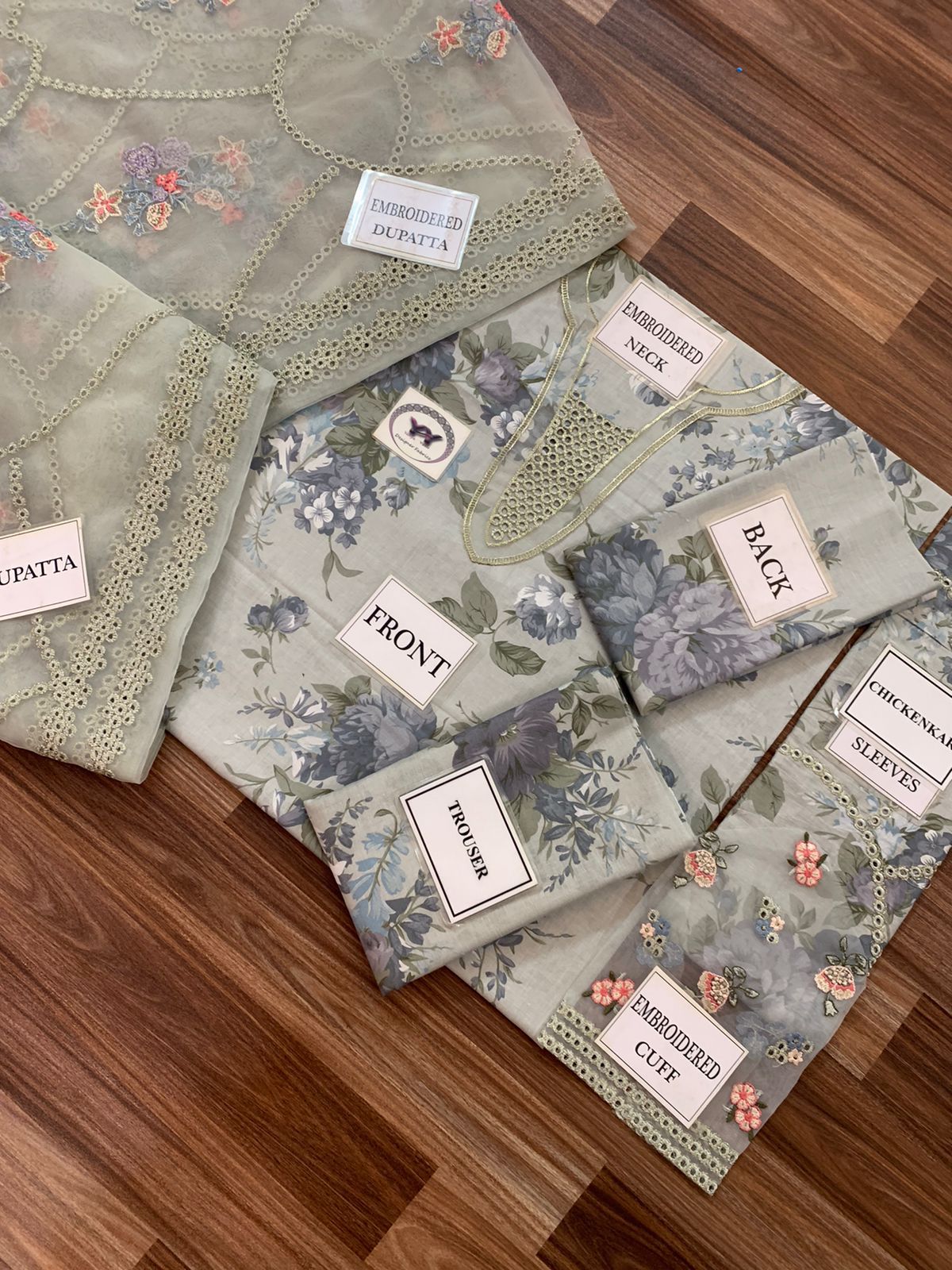 Baroque luxury lawn 3 piece suit (4) Baroque luxury lawn 3 piece suit