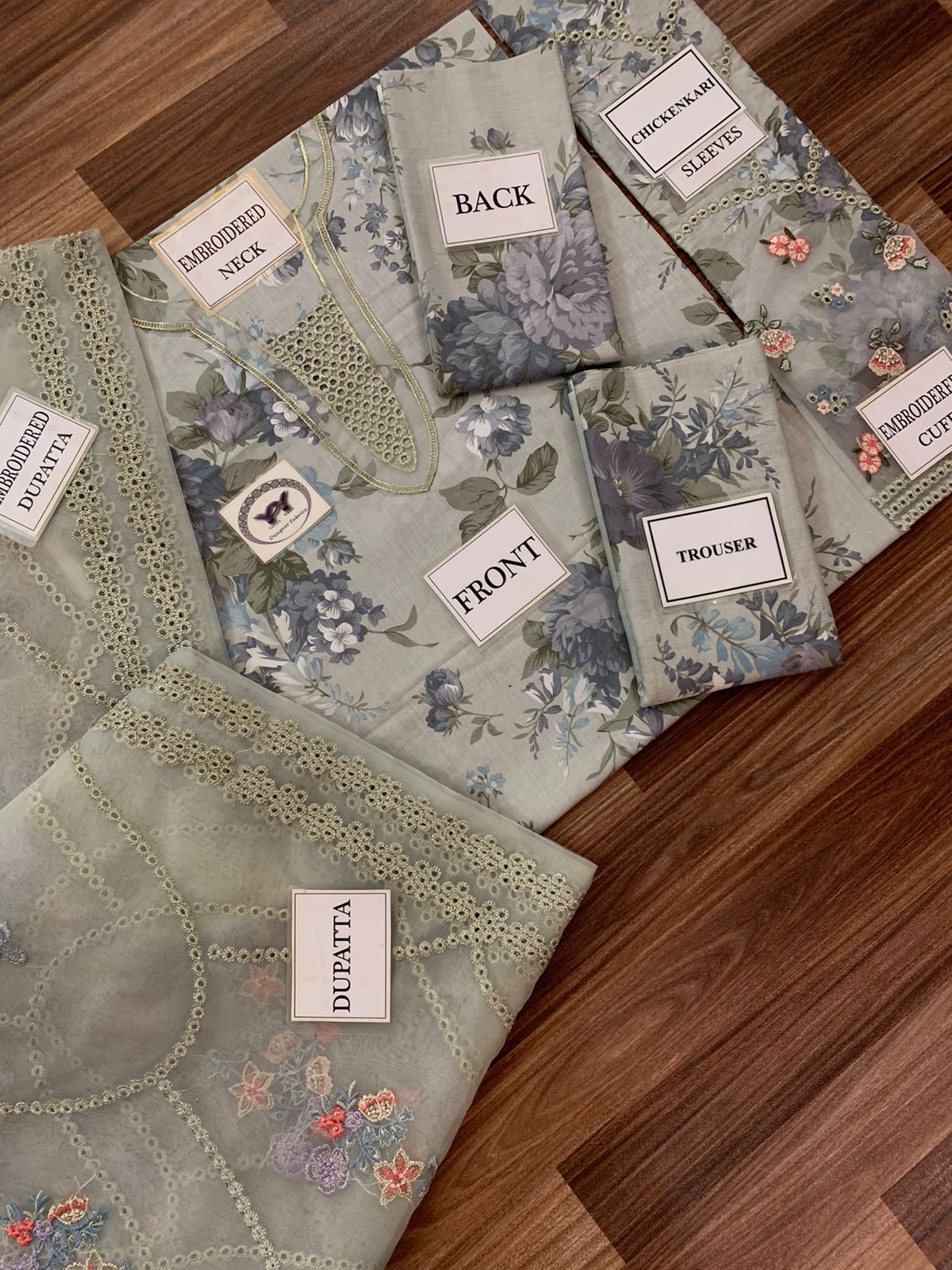 Baroque luxury lawn 3 piece suit (5) Baroque luxury lawn 3 piece suit